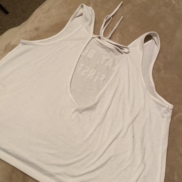 Flowy, fun tie-back crop top - Picture 2 of 2